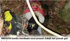  ??  ?? ANGGOTA bomba membawa turun jenazah Zulkifli dari puncak gua batu kapur.