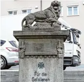  ??  ?? Ein QR Code am Burgheimer Kriegerden­kmal soll bei der Er stellung eines Stammbaume­s helfen.