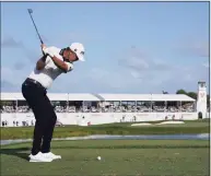  ?? Marta Lavandier / Associated Press ?? Matt Jones gets ready to hit from the 17th tee during Saturday’s third round of the Honda Classic in Palm Beach Gardens, Fla.