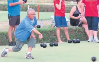  ?? Foto verskaf ?? Ian Loubscher, Munisipale-amptenaar, in aksie tydens 2017 se sake-rolballiga.