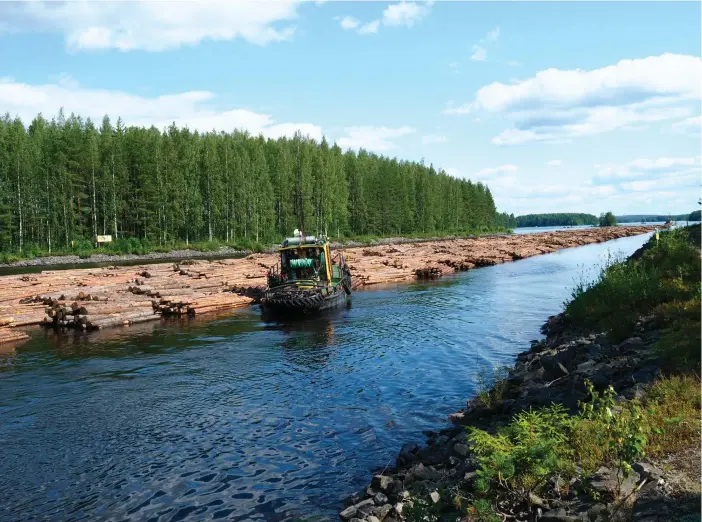  ?? FOTO: TIMO HARTIKAINE­N/LEHTIKUVA ?? ■ Skogsbolag­et UPM är den näst största privata skogsägare­n i Finland. Här flottas virke i Norra Savolax.