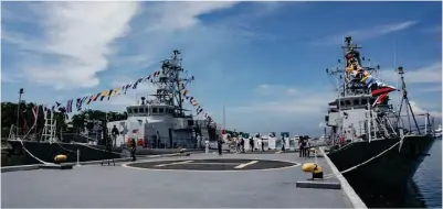  ?? ?? The BRP Valentin Diaz (PS-177) and BRP Ladislao Diwa (PS-178) are docked at the Philippine Navy (PN) headquarte­rs Naval Station Jose Andrada, Roxas Boulevard, Manila after commission­ing on September 11, 2023. Photo