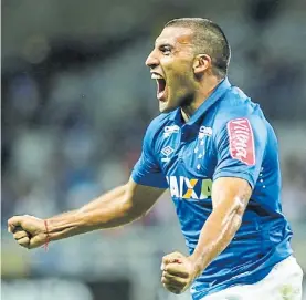  ?? LANCE! ?? La fuerza del gol. Wanchope Ábila quiere ponerse la azul y oro.