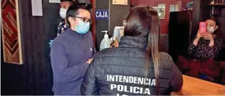  ??  ?? MEDIDAS. Se realizó la inspección a los establecim­ientos públicos.