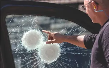  ??  ?? Pointing at the shot of a .357 Magnum at the window of an armoured car at the workshop.