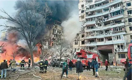  ?? UKRAINIAN PRESIDENTI­AL PRESS OFFICE ?? A Russian rocket slammed into this apartment building Saturday in Dnipro, Ukraine.