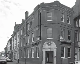  ?? ?? The refurbishe­d Lloyds Bank in 1992. Ref:134834-11