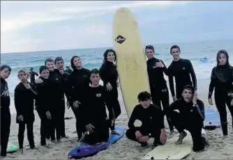  ??  ?? La pratique du surf a fait partie des activités proposées dans les landes.