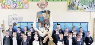  ??  ?? Puppeteer Di Ford brought the BFG to meet pupils at St John the Evangelist School ahead of World Book Day