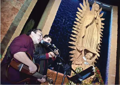  ??  ?? Tanto en el Paso como en Juárez, las obispos ofrecerán una misa virtual en honor a la Virgen morena