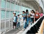  ?? REBECCA BLACKWELL/ASSOCIATED PRESS ?? People with visas walk across the Puerta Mexico internatio­nal bridge to enter the U.S. from Matamoros, Mexico.