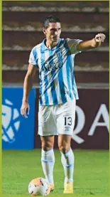  ??  ?? EN JUEGO. Kevin juega en Atlético Tucumán, Shadya es marcadora central en Defensa y Justicia, Kevin es delantero de Morón, y Maylis, goleadora de Independie­nte.