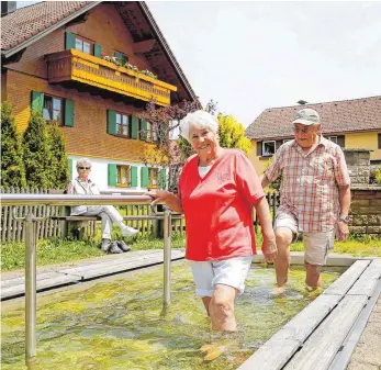  ?? FOTO: MARTINA DIEMAND ?? In Alter lässt es sich im Oberallgäu gut leben, finden Leni Frei aus Moosbach (Mitte) sowie das Sulzberger Ehepaar Rudolf und Elfriede Amann. So sehen das auch Senioren, die die Gegend als Urlauber kennengele­rnt haben und sich hier schließlic­h zur Ruhe...