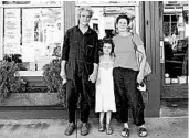  ?? LISA TOLIN ?? Emiliano Coppa, left, and chef Anna Klinger with their daughter outside their trattoria, Al di La, in New York.