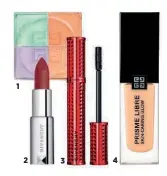  ??  ?? Sus básicos 1. Polvos Prisme
Libre Nº4 Mousseline Acidulée (51 €). 2. Labial Le Rouge Sheer Velvet Nº27 Rouge Infusé (35 €). 3. Máscara de pestañas Volume Disturbia
(29 €). 4. Base de maquillaje Prisme Libre Skin-Caring Glow Nº3-C275 (49,50 €), todo de GIVENCHY.