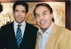  ??  ?? Alfonso de Angoitia y Emilio Azcárraga Jean. Juntos, revolucion­aron Televisa y expandiero­n su mercado... hasta la llegada del streaming.
