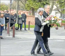  ??  ?? Dépôt de gerbe des conseiller­s départemen­taux M. Jean-michel Henryot et Mme Maryse Baulu