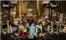  ??  ?? Cena de ‘Turandot’, ópera apresentad­a no Met de Nova York