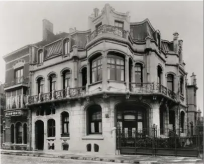  ?? © Collectie Civa Brussel ?? Horta bouwde het Hotel Aubecq in de Louizalaan met zicht op het Terkameren­bos