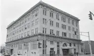  ?? ROBERT JOHNSON/THE TENNESSEAN ?? Citizens Savings Bank and Trust Co., here at the corner of Fourth Avenue North and Charlotte Avenue on April 10, 1979, is the second oldest minority bank in the U.S. and will celebrate its 75th anniversar­y this year.