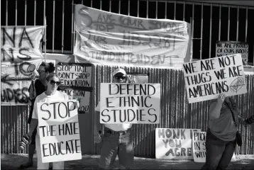  ?? ASSOCIATED PRESS ?? IN THIS JUNE 15, 2011, FILE PHOTO, PROTESTERS GATHER TO SUPPORT the Tucson Unified School District as Superinten­dent of Public Instructio­n John Huppenthal announces that the Tucson Unified School District violates state law by teaching it’s Mexican...