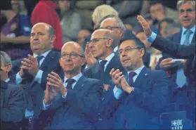  ?? FOTO: PEP MORATA ?? Josep Maria Bartomeu y Jordi Cardoner, en primera línea en el palco