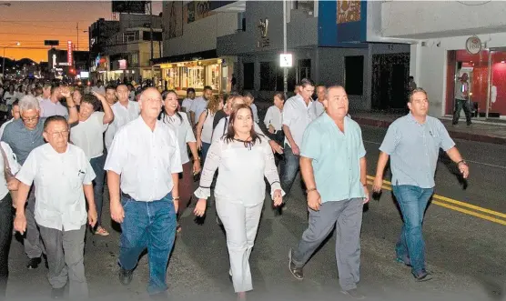  ?? ESPECIAL ?? La alcaldesa de Guaymas, Sara Valle, encabezó una marcha por la paz.