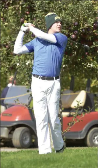  ?? BY STAN HUDY SHUDY@DIGITALFIR­STMEDIA.COM @STANHUDY ON TWITTER ?? Hoosick Falls golfer Ryan Bloomer watches his tee shot from Orchard Creek Golf Course’s 10th tee Friday afternoon during the Section 2state qualifier.