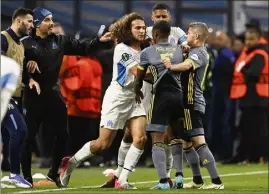  ?? (Photo EPA/MAXPPP) ?? Après avoir vu s’envoler l’opportunit­é de disputer une finale européenne, Guendouzi et les siens sauront-ils décrocher ce précieux sésame pour la Ligue des champions qui leur tend les bras ?