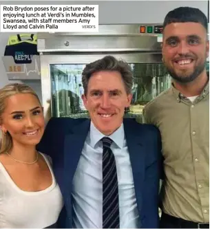  ?? VERDI’S ?? Rob Brydon poses for a picture after enjoying lunch at Verdi’s in Mumbles, Swansea, with staff members Amy Lloyd and Calvin Palla