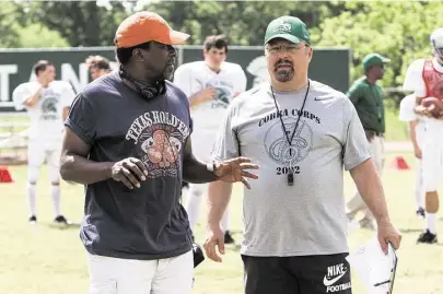  ?? Tracy Bennett photos ?? Thomas Carter, left, directs Michael Chiklis in a scene during the filming of the biopic “When the Game Stands Tall.”