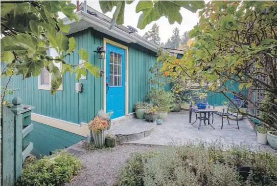  ??  ?? The owners did a major renovation to their Maple Bay home after becoming empty-nesters, but kept it to its 1,500 square feet to reflect their belief in modest consumptio­n.