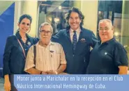  ??  ?? Motor junto a Marichalar en la recepción en el Club Náutico Internacio­nal Hemingway de Cuba.