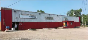  ?? BILL DEBUS — THE NEWS-HERALD ?? This building at 1740 North Ridge Road in Painesvill­e Township has been listed for sale or lease. The structure had been home to two businesses, True Value Hardware and Just Teazin’ Gentlemen’s Club, prior to an Oct. 23 fire at Just Teazin’.