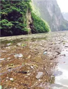  ?? | JORGE CERVANTES ?? El Cañón del Sumidero es uno de los principale­s atractivos del turismo nacional que se ubica en un tramo del Río Grijalva, en el municipio de Chiapa de Corzo; sin embargo, no cuenta con la vista paradisíac­a que debería tener por la basura que se...