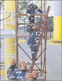  ??  ?? Malampaya workers learn to work safely at heights at the Malampaya Health, Safety and Environmen­t (HSE) Training Center