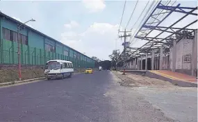  ??  ?? Acceso. La nueva terminal de oriente tendrá su acceso por calle al Matasano, donde también habrá una bahía para buses del SITRAMSS.