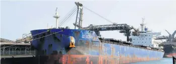 ?? Gugu Myeni ?? Vessel loading at the Port of Richards Bay