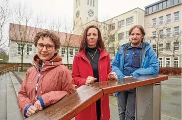  ?? FOTOS [2]: TINO ZIPPEL ?? Zurück auf dem Campus: Marina Skiba, Susann Detko und Oliver Reimer (von links) promoviere­n im Rahmen des Programms „Karrierewe­g Professur an der Ernst-abbe-hochschule Jena“.