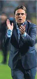  ?? ?? FEDERICO LÓPEZ CLARO
EL ENTRENADOR. Ángel Hoyos, cuestionad­o por la hinchada albiazul.