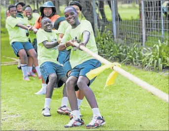  ?? Pictures: STEPHANIE LLOYD ?? TEAM WORK: Youth from a previous Trailblaze­r camp get involved in a tug-of-war tussle with their rivals. The fifth Trailblaze­r event starts today