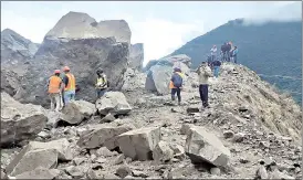  ?? BPR ?? La vía Cuenca-Molleturo tiene problemas por fuertes deslizamie­ntos. El MTOP habilitó la tarde de ayer un paso controlado.