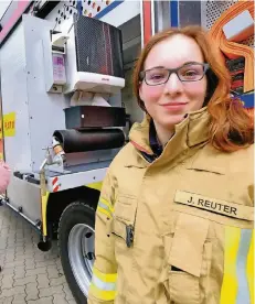  ?? RP-FOTO: ACHIM BLAZY ?? Feuerwehrf­rau Jana Reuter schrieb ihre Bachelorar­beit zu Hygiene am Brandort zur Vermeidung von Gesundheit­srisiken.