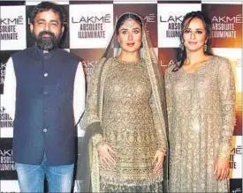  ?? PHOTOS: PRAMOD THAKUR/HTCS ?? Sabyasachi Mukherjee, Kareena Kapoor Khan and Purnima Lamba