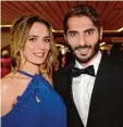  ??  ?? Fußball und Presseball: Ex FCAler Halil Altintop und seine Frau Laura.