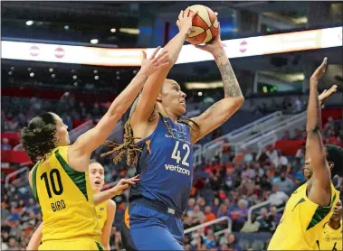  ?? RALPH FRESO/AP PHOTO ?? Phoenix center Brittney Griner (42) drives to the basket between Seattle’s Sue Bird and Natasha Howard during the first half of the Mercury’s 86-84 win on Sunday in Game 4 of their WNBA semifinal playoff series in Phoenix.