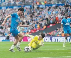  ?? ?? Joel Randall of Posh v Wycombe goalkeeper Franco Ravizolli.