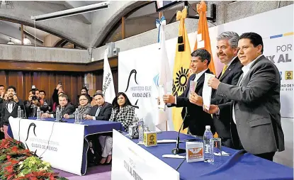  ??  ?? Mauricio Tabe, de PAN; Raúl Flores, de PRD, y Octavio Rivera, de Movimiento Ciudadano.