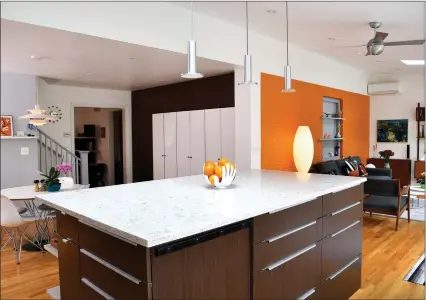  ?? Photos by Katherine Frey/Washington Post ?? The new kitchen has sight lines to a dining area and the sitting room.