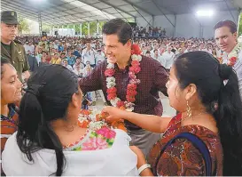  ??  ?? En el acto también estuvo presente el gobernador Manuel Velasco.